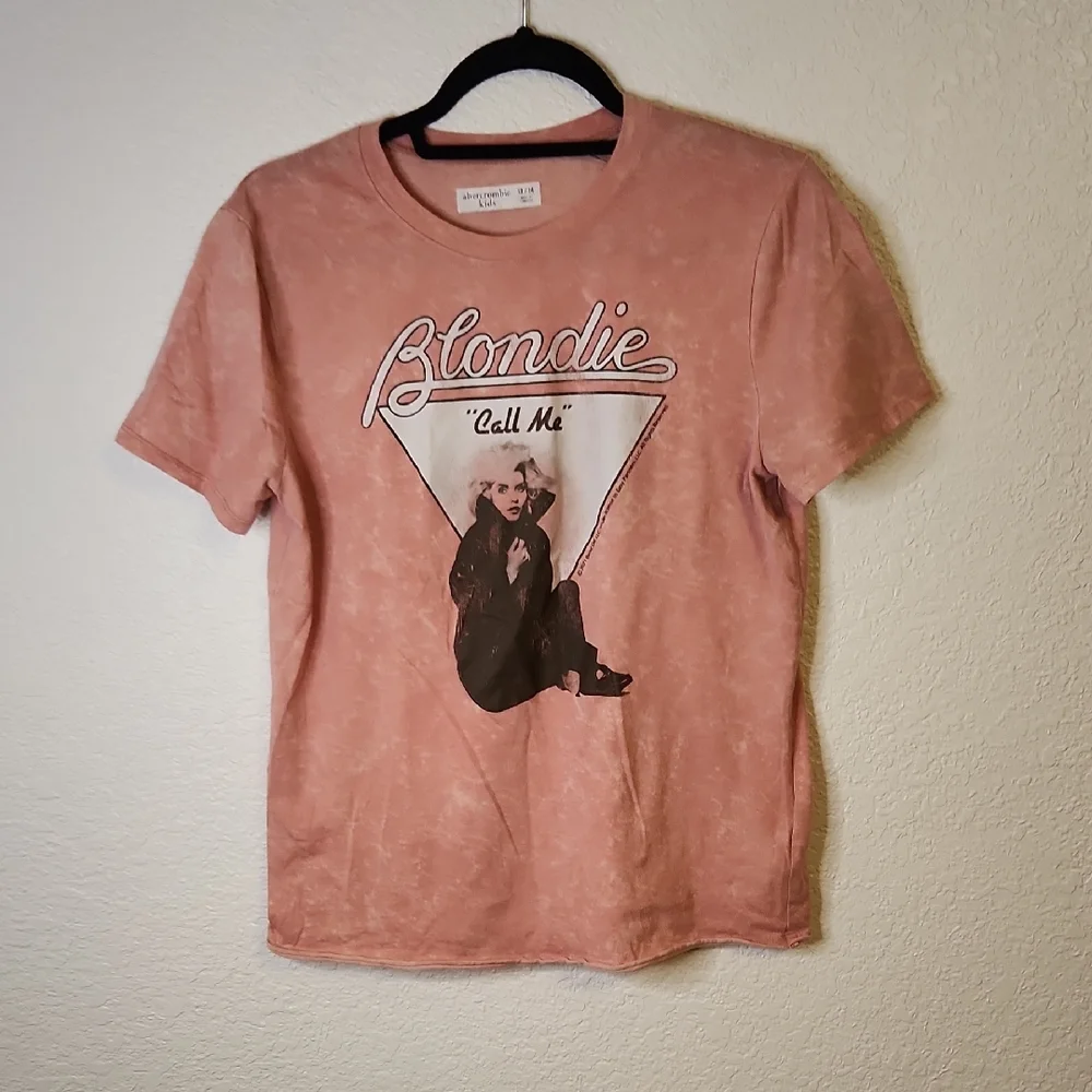 Blondie Graphic Tee in Pink